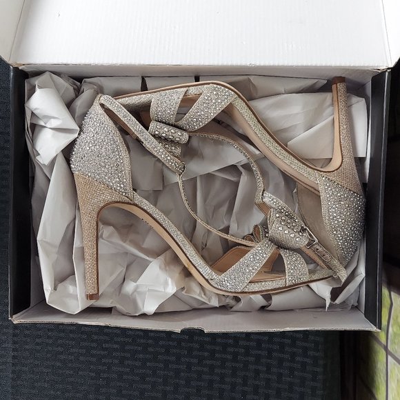 I.N.C. INTERNATIONAL CONCEPTS REESIE RHINESTONE BOW EVENING SANDALS (10) - Picture 14 of 15